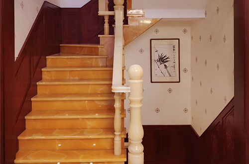 丰县中式别墅室内汉白玉石楼梯的定制安装装饰效果
